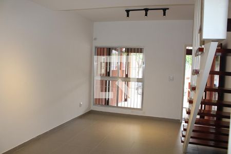 Sala de casa à venda com 3 quartos, 75m² em Lapa de Baixo, São Paulo