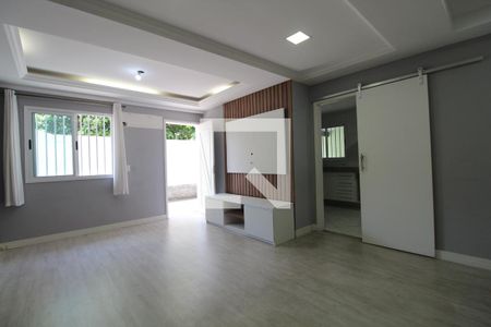 Sala de casa de condomínio à venda com 3 quartos, 184m² em Jacarepaguá, Rio de Janeiro