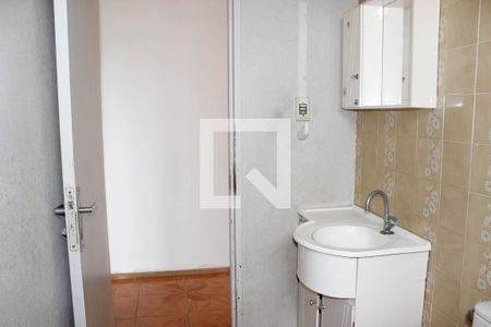 Banheiro de apartamento à venda com 1 quarto, 44m² em Vila Nova, Porto Alegre