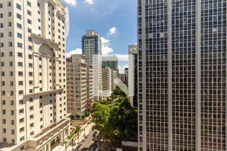 Quarto 1 - Vista de apartamento para alugar com 2 quartos, 77m² em Bela Vista, São Paulo