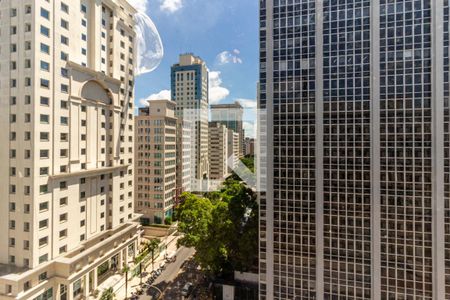 Sala - Vista de apartamento para alugar com 2 quartos, 77m² em Bela Vista, São Paulo