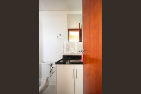 Banheiro de apartamento para alugar com 1 quarto, 27m² em Vila Cleonice, São Paulo
