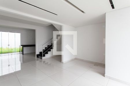 Sala de casa à venda com 3 quartos, 105m² em Santa Amelia, Belo Horizonte