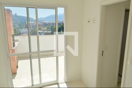 Sala 2 de apartamento para alugar com 4 quartos, 121m² em Pechincha, Rio de Janeiro