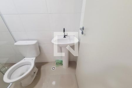 Banheiro de apartamento para alugar com 1 quarto, 40m² em Parque Sao Rafael, São Paulo