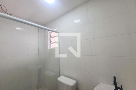 Banheiro de apartamento para alugar com 1 quarto, 40m² em Parque Sao Rafael, São Paulo