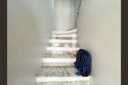 Escada de casa à venda com 2 quartos, 140m² em Vila Guarani (z Sul), São Paulo
