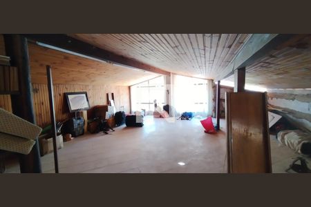 Casa para alugar com 450m², 5 quartos e 8 vagas Casa para alugar com 450m², 5 quartos e 8 vagasSótão