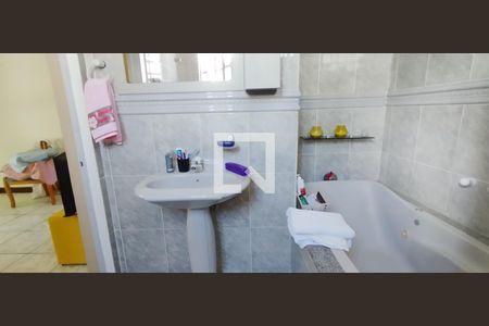 Casa para alugar com 450m², 5 quartos e 8 vagas Casa para alugar com 450m², 5 quartos e 8 vagasBanheiro da Suíte 1