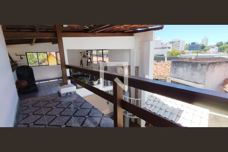 Casa para alugar com 450m², 5 quartos e 8 vagas Casa para alugar com 450m², 5 quartos e 8 vagasVaranda