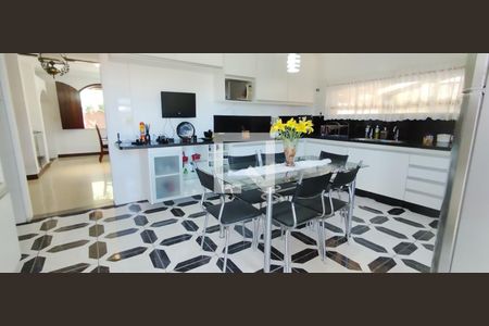 Casa para alugar com 450m², 5 quartos e 8 vagas Casa para alugar com 450m², 5 quartos e 8 vagasCozinha