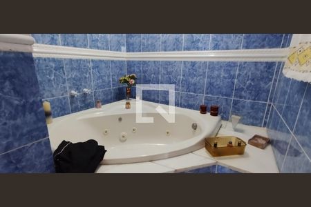 Casa para alugar com 450m², 5 quartos e 8 vagas Casa para alugar com 450m², 5 quartos e 8 vagasBanheiro da Suíte 2