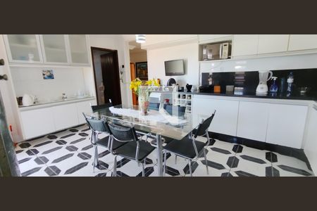 Casa para alugar com 450m², 5 quartos e 8 vagas Casa para alugar com 450m², 5 quartos e 8 vagasCozinha