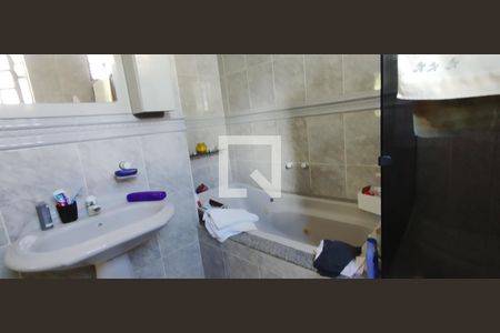 Casa para alugar com 450m², 5 quartos e 8 vagas Casa para alugar com 450m², 5 quartos e 8 vagasBanheiro da Suíte 1