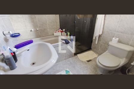 Casa para alugar com 450m², 5 quartos e 8 vagas Casa para alugar com 450m², 5 quartos e 8 vagasBanheiro da Suíte 1