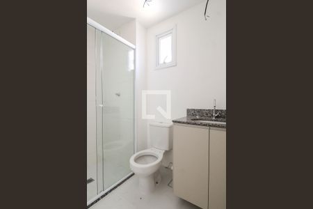 Banheiro de kitnet/studio para alugar com 1 quarto, 27m² em Quarta Parada, São Paulo