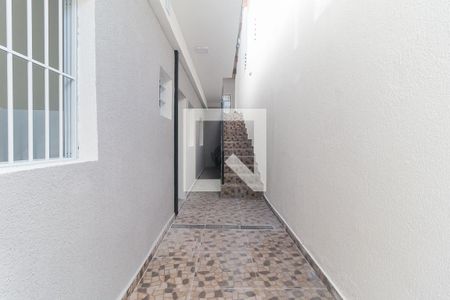 Corredor/Entrada de kitnet/studio para alugar com 1 quarto, 20m² em Jardim Cecilia, Mogi das Cruzes