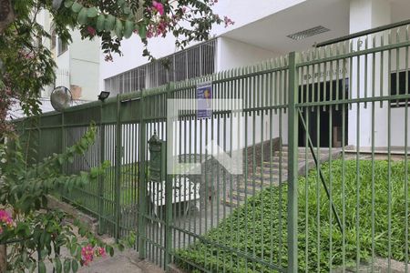 Apartamento à venda com 64m², 2 quartos e 1 vaga Apartamento à venda com 64m², 2 quartos e 1 vagaFachada do Condomínio com placa