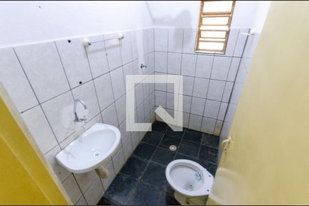 Banheiro de casa para alugar com 1 quarto, 55m² em Jardim Santo Elias, São Paulo