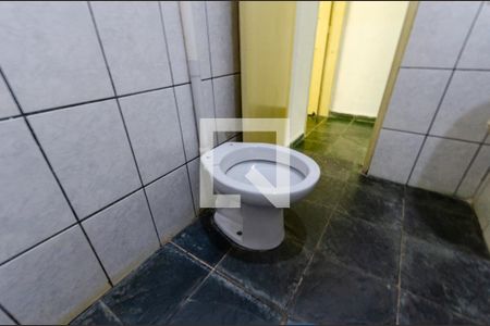 Banheiro de casa para alugar com 1 quarto, 55m² em Jardim Santo Elias, São Paulo