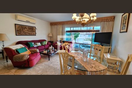 Sala de casa para alugar com 4 quartos, 300m² em Santos, Santos