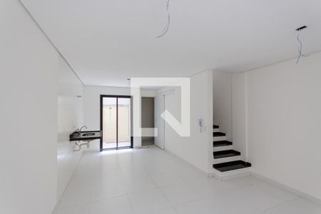 Casa de condomínio à venda com 120m², 2 quartos e 2 vagasSala e Cozinha