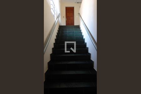 Apartamento à venda com 47m², 2 quartos e 1 vaga Apartamento à venda com 47m², 2 quartos e 1 vagaEscada