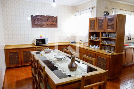 Casa para alugar com 347m², 3 quartos e 4 vagas Casa para alugar com 347m², 3 quartos e 4 vagasCozinha