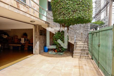 Casa para alugar com 347m², 3 quartos e 4 vagas Casa para alugar com 347m², 3 quartos e 4 vagasFachada