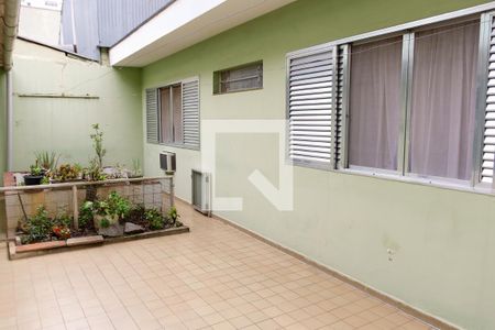 Casa para alugar com 347m², 3 quartos e 4 vagas Casa para alugar com 347m², 3 quartos e 4 vagasQuintal