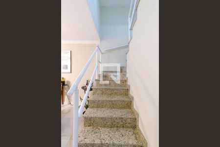 Escada Quartos de casa para alugar com 3 quartos, 100m² em Parada Inglesa, São Paulo