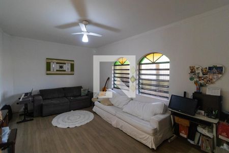 Casa à venda com 250m², 3 quartos e 3 vagasSala