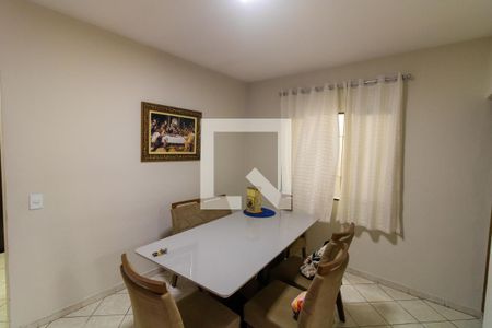 Sala de casa à venda com 3 quartos, 200m² em Jardim Piratininga, São Paulo