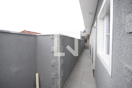 Corredor de Passagem de casa de condomínio para alugar com 2 quartos, 35m² em Jardim Patente, São Paulo