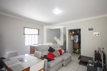 Casa à venda com 99m², 2 quartos e 2 vagasSala