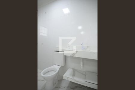 Banheiro de casa para alugar com 1 quarto, 25m² em Jardim Patente, São Paulo