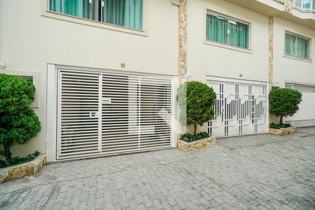 Casa de condomínio à venda com 142m², 2 quartos e 2 vagas Casa de condomínio à venda com 142m², 2 quartos e 2 vagasFachada