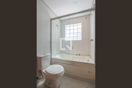 Banheiro de apartamento à venda com 1 quarto, 75m² em Floresta, Porto Alegre