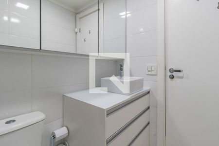 Banheiro da Suite de apartamento à venda com 2 quartos, 66m² em São Sebastião, Porto Alegre