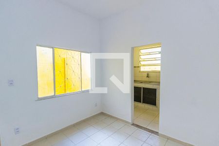 Sala de casa para alugar com 2 quartos, 90m² em Marechal Hermes, Rio de Janeiro
