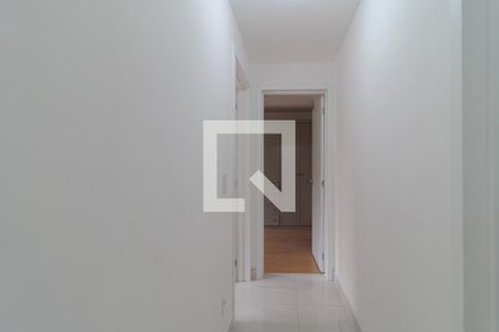 Corredor de apartamento à venda com 2 quartos, 56m² em Jardim Santa Rosa, Taboão da Serra