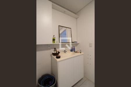 Banheiro de apartamento à venda com 1 quarto, 42m² em Passo das Pedras, Porto Alegre