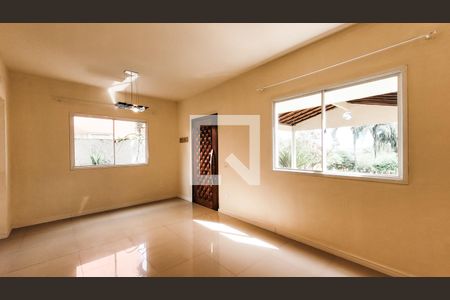 Casa de condomínio à venda com 118m², 3 quartos e 4 vagasSala