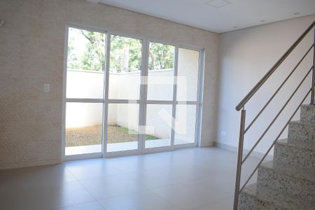 Sala 1 de casa de condomínio para alugar com 3 quartos, 137m² em Parolin, Curitiba