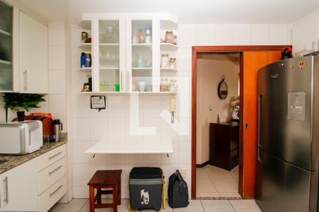 Cozinha de apartamento à venda com 3 quartos, 90m² em Palmares, Belo Horizonte