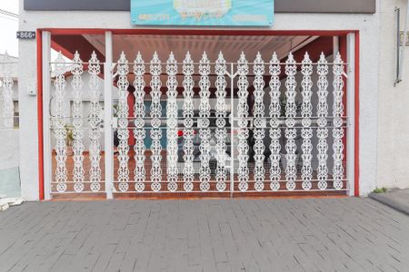 Casa para alugar com 130m², 4 quartos e 4 vagas Casa para alugar com 130m², 4 quartos e 4 vagasFachada