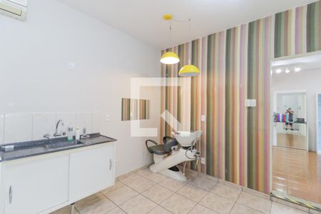 Casa para alugar com 130m², 4 quartos e 4 vagas Casa para alugar com 130m², 4 quartos e 4 vagasCozinha