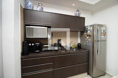 Casa à venda com 345m², 4 quartos e 3 vagas Casa à venda com 345m², 4 quartos e 3 vagasCozinha gourmet-armário, microondas, pia, geladeira, adega.