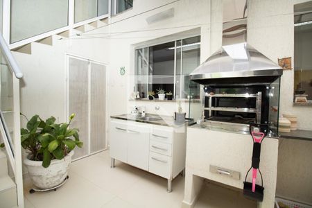 Casa à venda com 345m², 4 quartos e 3 vagas Casa à venda com 345m², 4 quartos e 3 vagasVaranda gourmet - churrasqueira e pia