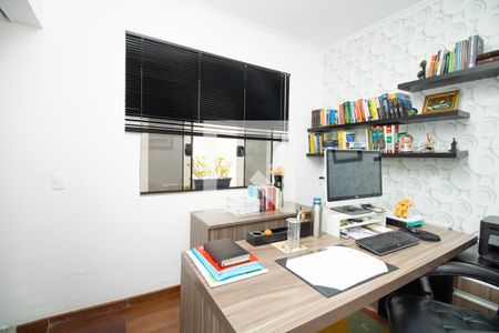 Casa à venda com 345m², 4 quartos e 3 vagas Casa à venda com 345m², 4 quartos e 3 vagasEscritório - Mesa e cadeira